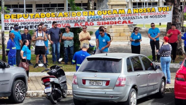 protesto em frente à Assembleia Legislativa