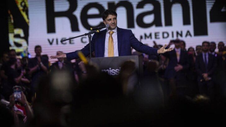 Renan Santos aparece durante evento do partido Missão que marcou o lançamento de sua candidatura à Presidência