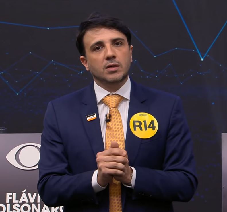Renan Santos, candidato do Missão, durante debate da Band