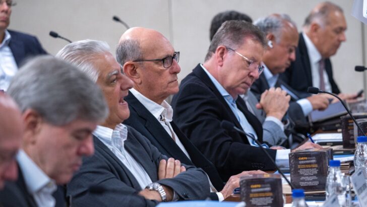 Roberto Serquiz participa de reunião da CNI em Brasília