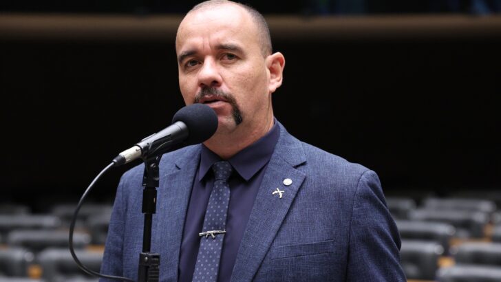 Deputado federal Sargento Gonçalves discursa na Câmara dos Deputados