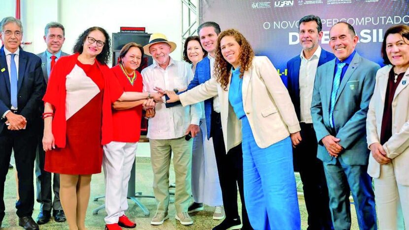 Lula, Fátima Bezerra, ministros e outras autoridades durante anúncio do supercomputador no PAX