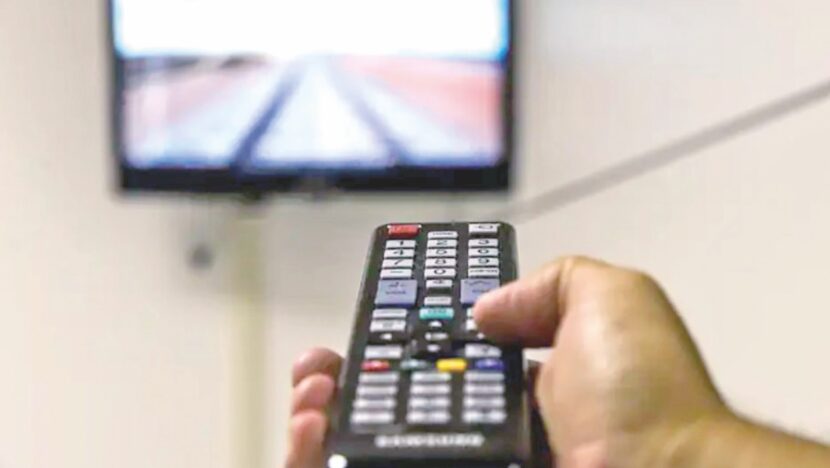 Televisão ligada durante transmissão de conteúdo
