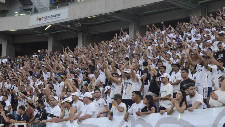 Torcedores do ABC ocupam arquibancadas da Arena das Dunas