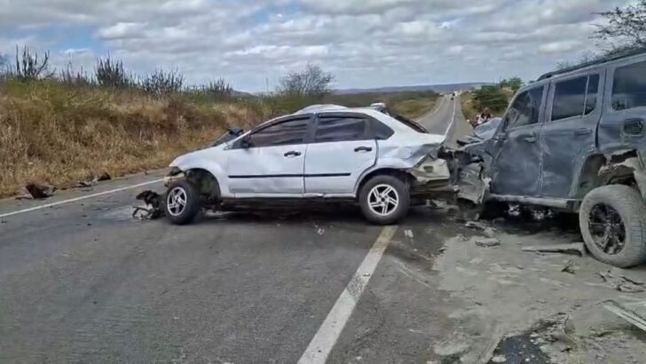 Dois veículos com danos após colisão em trecho da BR-304 no Rio Grande do Norte