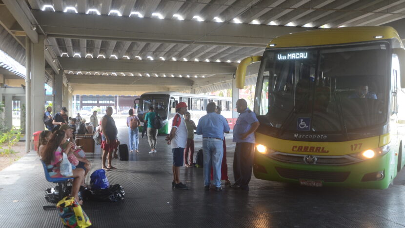 A 4 Ônibus na Rodoviária (2)