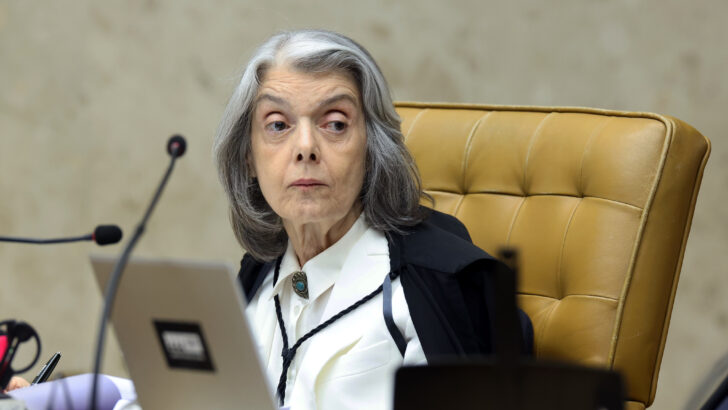 Cármen Lúcia durante sessão do Supremo Tribunal Federal