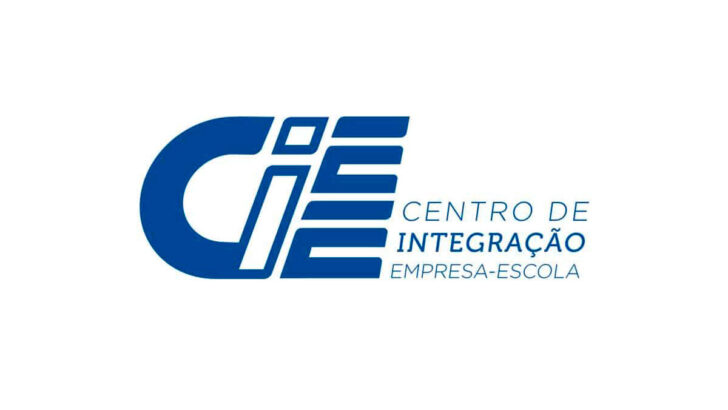 Logomarca do Centro de Integração Empresa-Escola, CIEE, sobre fundo branco
