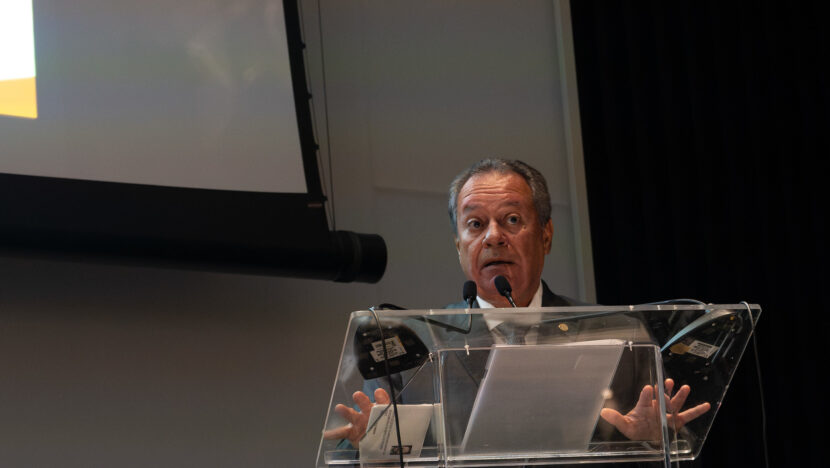 Representante da indústria durante evento do setor