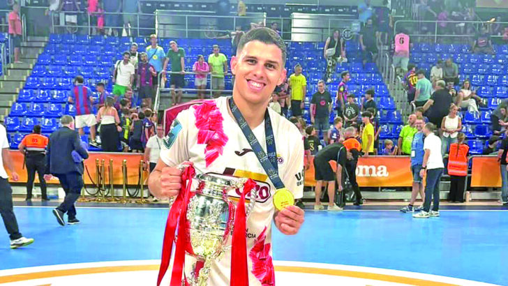 Ricardinho, jogador potiguar do ElPozo Murcia, após conquistar a Supercopa da Espanha