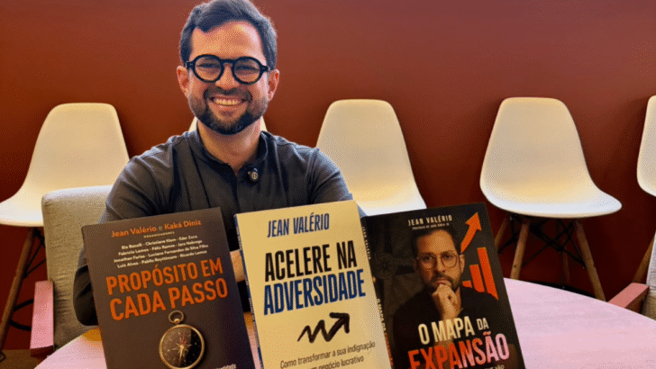 Jean Valério lança livro na Bienal do Livro de SP