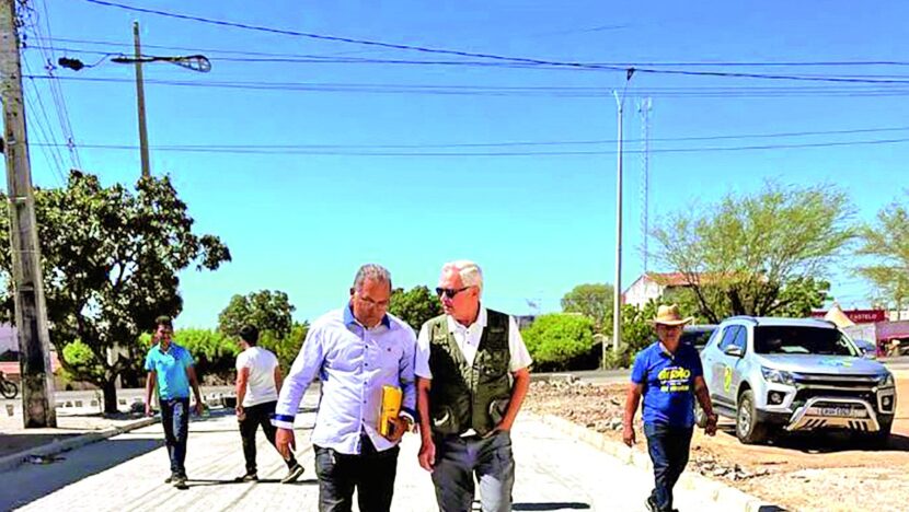 Deputado General Girão visita obra em Caicó