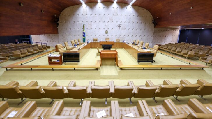 Plenário do Supremo Tribunal Federal preparado para sessão