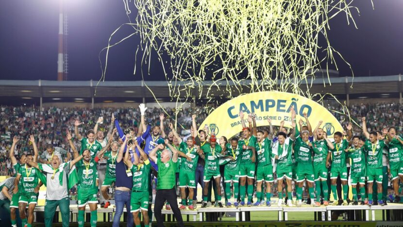 Jogadores do Uberlândia comemoram o título da Série D de 2026