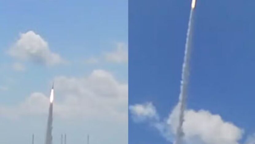 Foguete decola deixando rastro de fumaça no céu durante lançamento