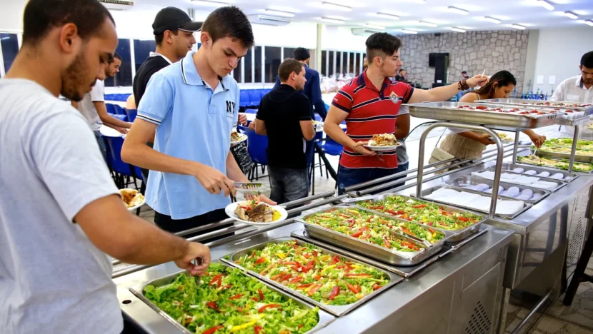 Estudantes da UFRN no Restaurante Universitário