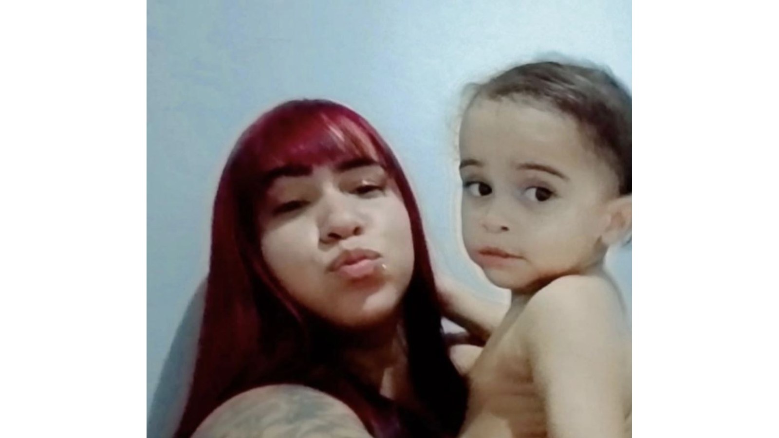 Arthur Kevin Araújo ao lado da mãe