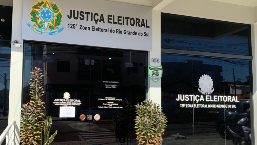 Fachada de uma unidade da Justiça Eleitoral, com identificação da 125ª Zona Eleitoral do Rio Grande do Sul