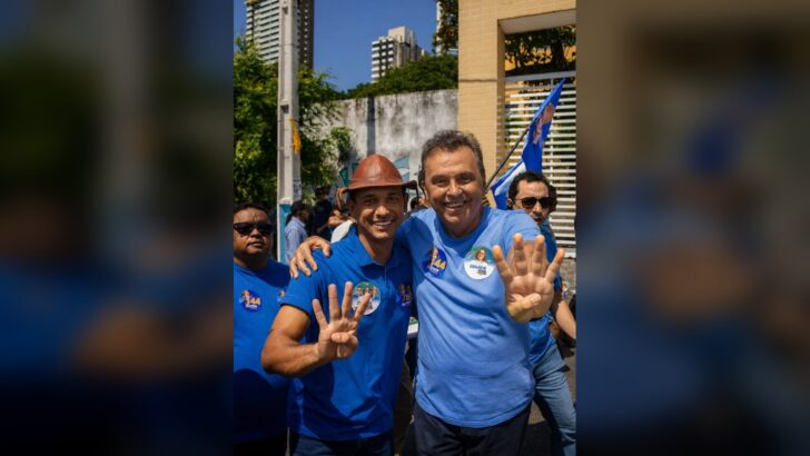 Carlos Eduardo Alves ao lado de Allyson Bezerra durante ato de campanha