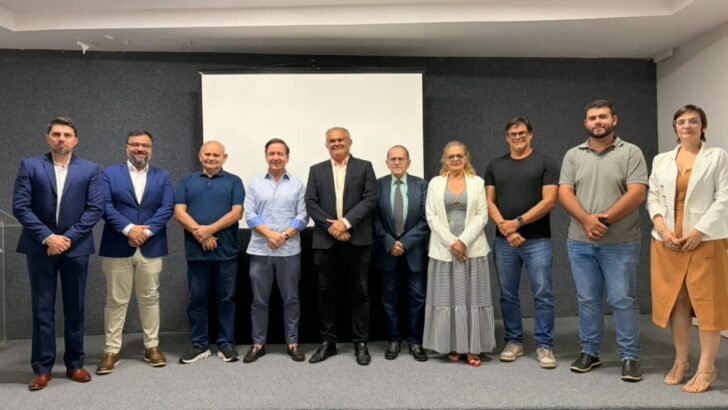 Representantes de entidades reunidos durante apresentação de parceria