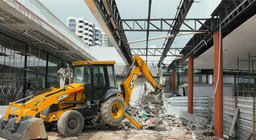 Estrutura em Candelária atingiu contêiner de lotérica durante reforma de posto