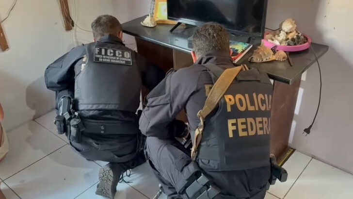 Policiais da FICCO e da Polícia Federal durante operação no Oeste do RN