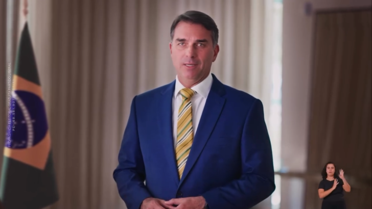 Flávio Bolsonaro durante pronunciamento divulgado nas redes sociais