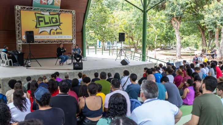 Público acompanha a FLiQ no Parque das Dunas