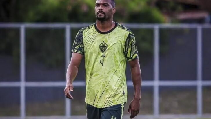 Zagueiro Flávio Nunes