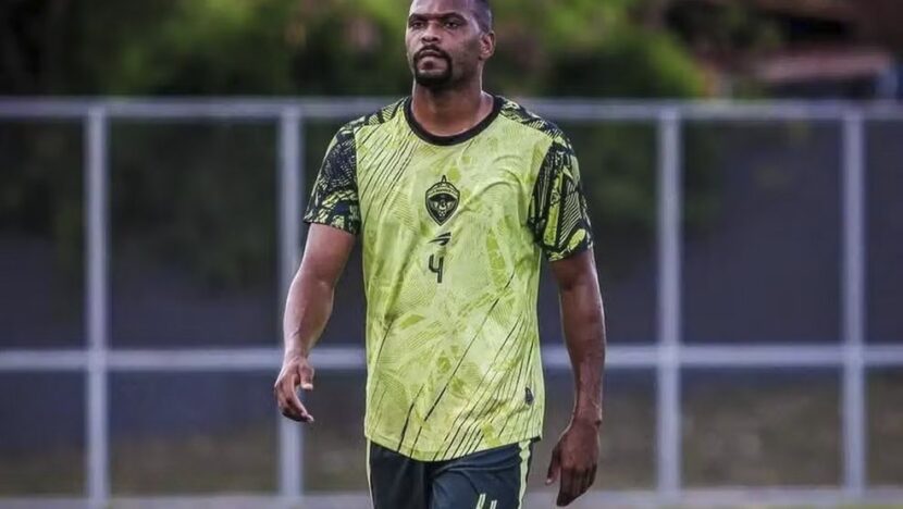 Zagueiro Flávio Nunes