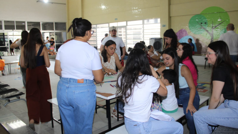 Mães e pais participaram de atividades de saúde mental enquanto aguardavam o atendimento dos filhos no CER Mossoró - Foto: Foto: Walmir Alves (SECOM/PMM)