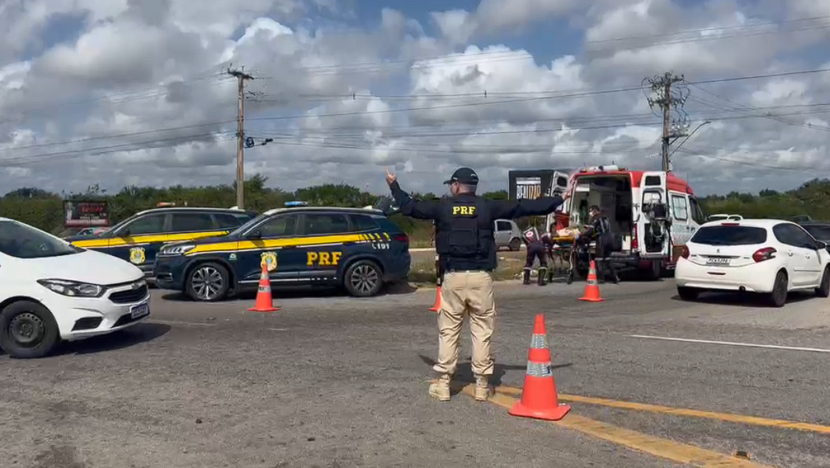 PRF acidente entre carro e moto na BR-101 em Extremoz