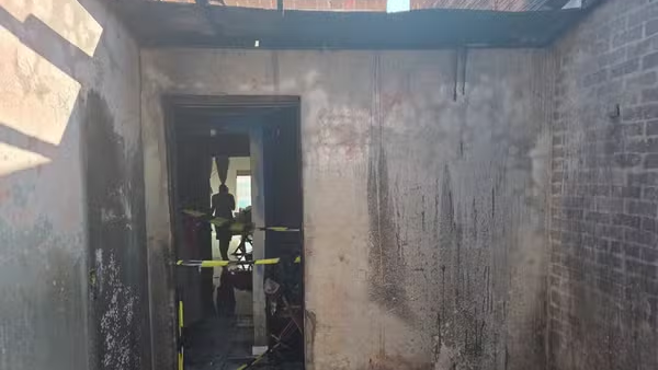 Quarto de residência em Baraúna ficou destruído após incêndio - Foto: reprodução