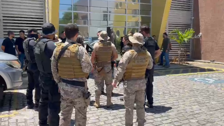 Polícia Civil prendeu 12 pessoas suspeitas de envolvimento em fraude durante as provas do concurso da Polícia Penal do RN neste domingo 13; dez prisões ocorreram em Mossoró e duas em Natal. - Foto: PCRN