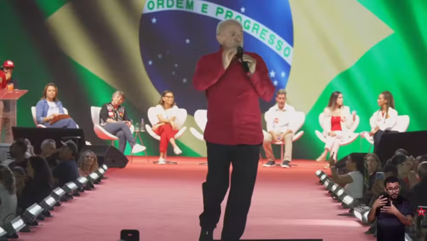 Lula criticou Flávio e Eduardo Bolsonaro durante ato de campanha à reeleição em Brasília