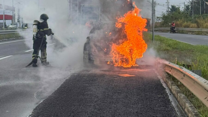 Equipe do Corpo de Bombeiros de Parnamirim foi enviada para controlar o incêndio - Foto: Divilgação/ Corpo de Bombeiros