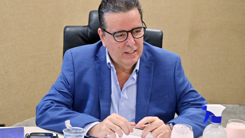 José Lucena, presidente da CDL Natal, durante reunião