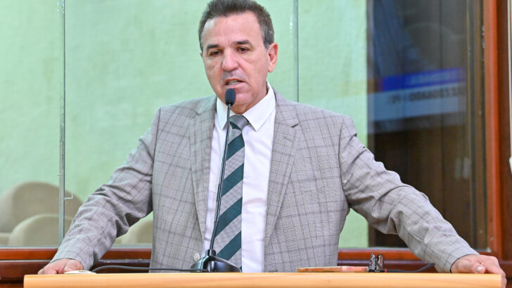 Deputado estadual Luiz Eduardo durante atividade na Assembleia Legislativa do Rio Grande do Norte