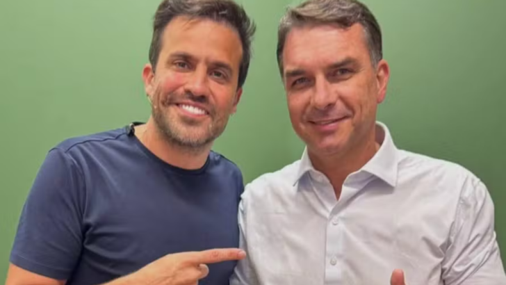 Flávio Bolsonaro e Pablo Marçal em agenda de campanha