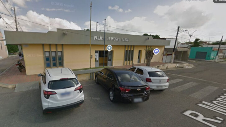Fachada de prédio de prefeitura municipal