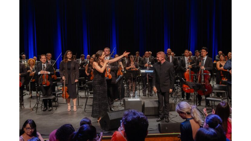 Orquestra Sinfônica do RN em apresentação com cantores convidados