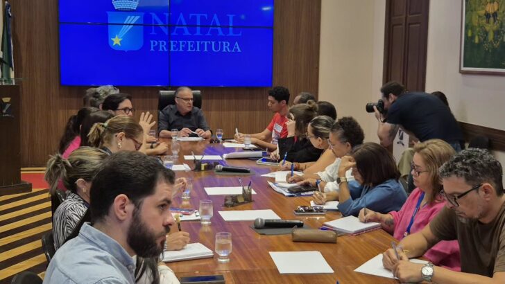 Prefeito Paulinho Freire reunido com representantes do Sinte-RN