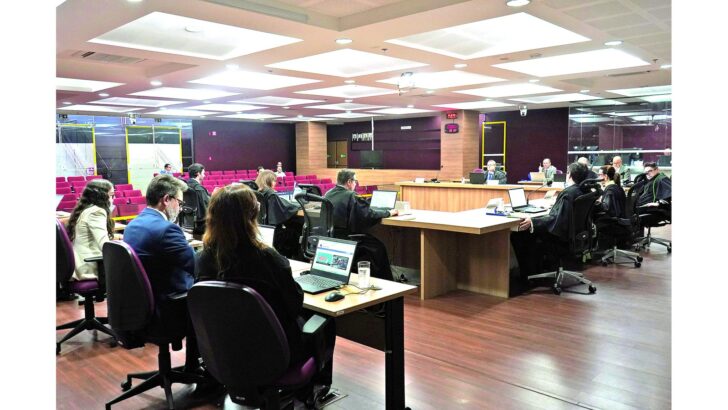 Plenário do TRE-RN durante sessão de julgamento