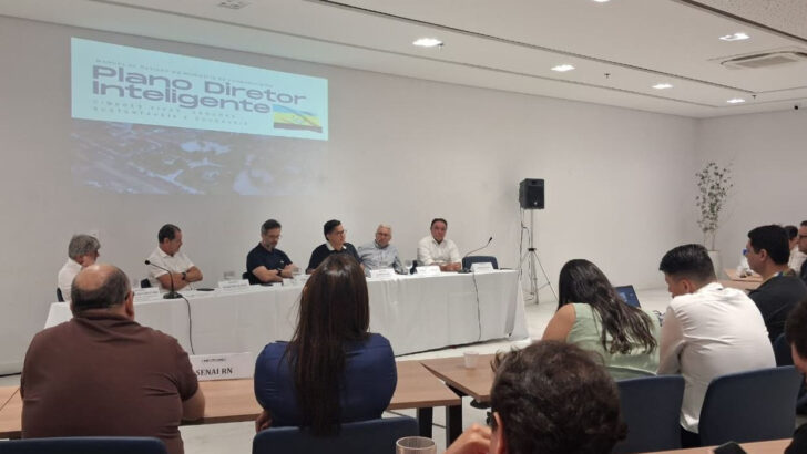 Apresentação do "Plano Diretor Inteligente" de Parnamirim durante assembleia do Sinduscon-RN