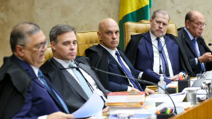 Ministros durante sessão do Supremo Tribunal Federal
