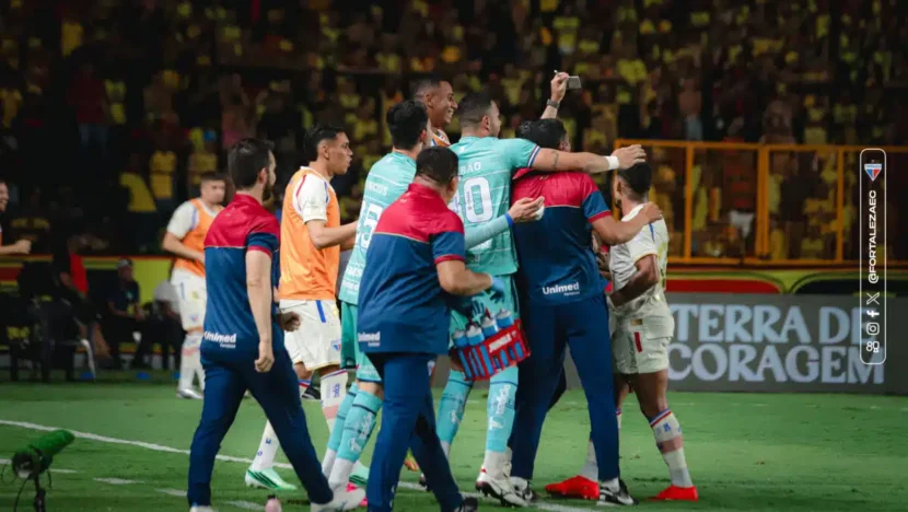 Jogadores do Fortaleza comemoram gol diante do Sport pela Série B