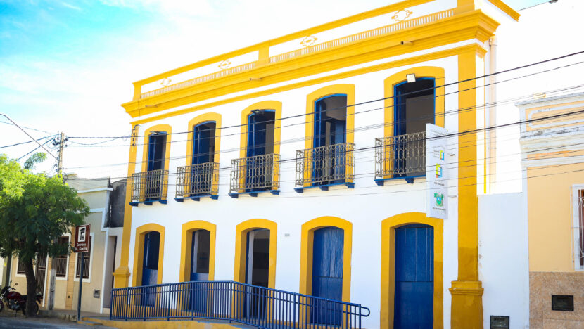 Fachada da Casa de Cultura Popular Sobrado do Padre Brito Guerra, em Caicó