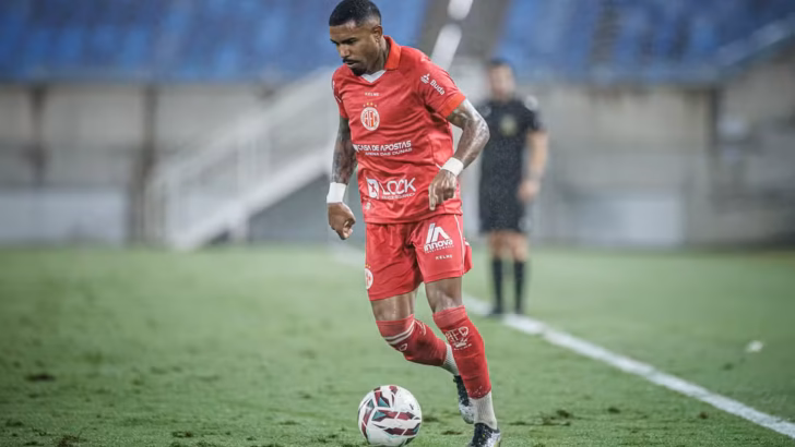 América-RN renova com o lateral Evandro para 2027