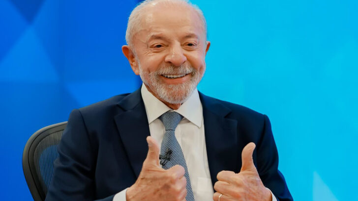 Lula de terno azul durante entrevista à TV Globo, em imagem de arquivo