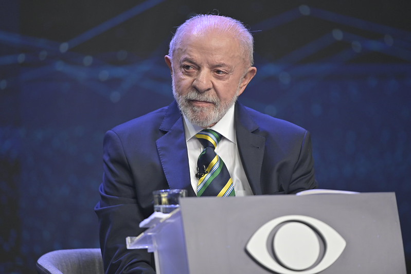 Lula acusa a família Bolsonaro de subordinação aos interesses dos Estados Unidos